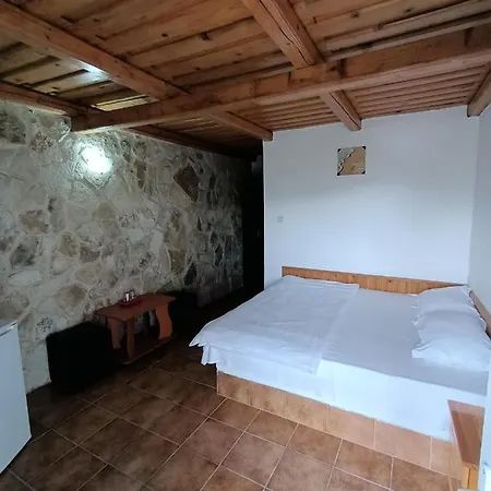 La Mariana Vama Veche