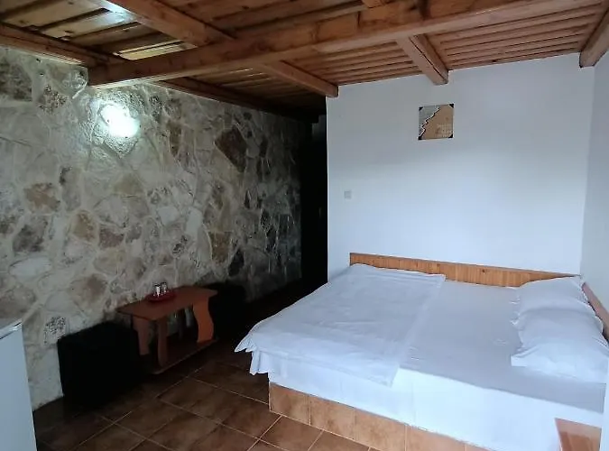 La Mariana Vama Veche